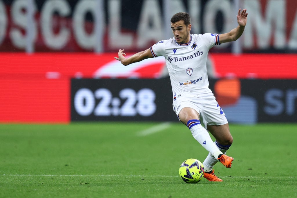Harry Winks of Uc Sampdoria in action during the Serie A