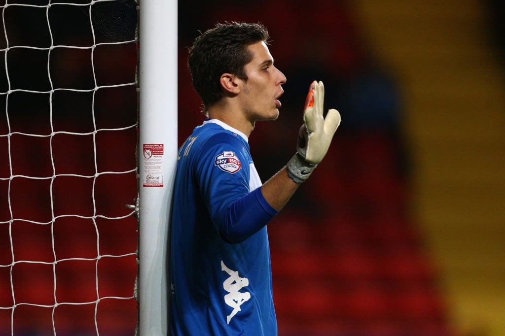 Marco Silvestri organises his wall as Leeds take on Charlton.
