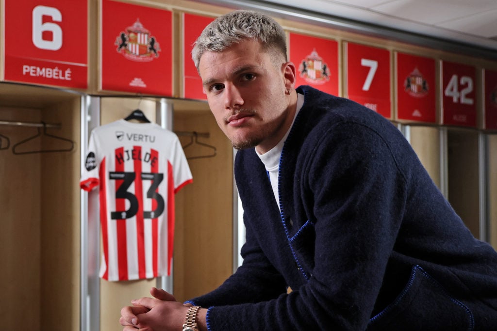 Sunderland Unveil New Signing Leo Hjelde