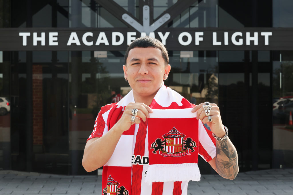 Sunderland Unveil New Signing Ian Poveda