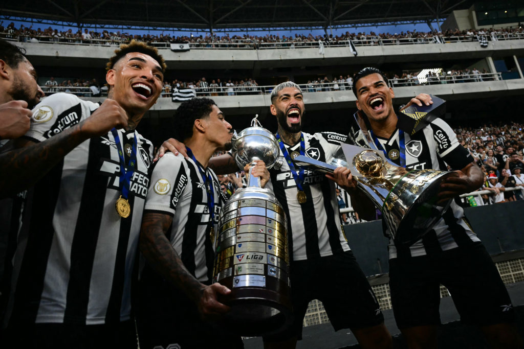 Igor Jesus celebrates winning a trophy with his Botafogo teammates.