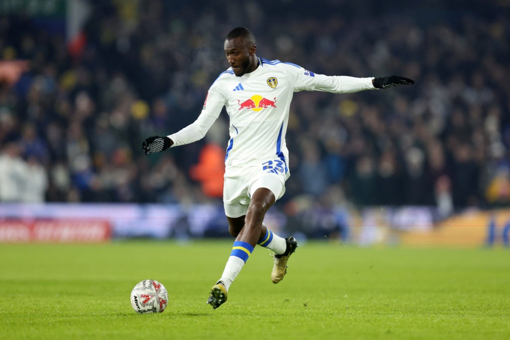 Josuha Guilavogui shoots for Leeds.
