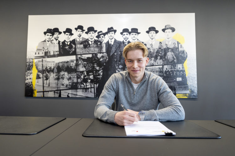 Photo by Alexandre Simoes/Borussia Dortmund via Getty Images