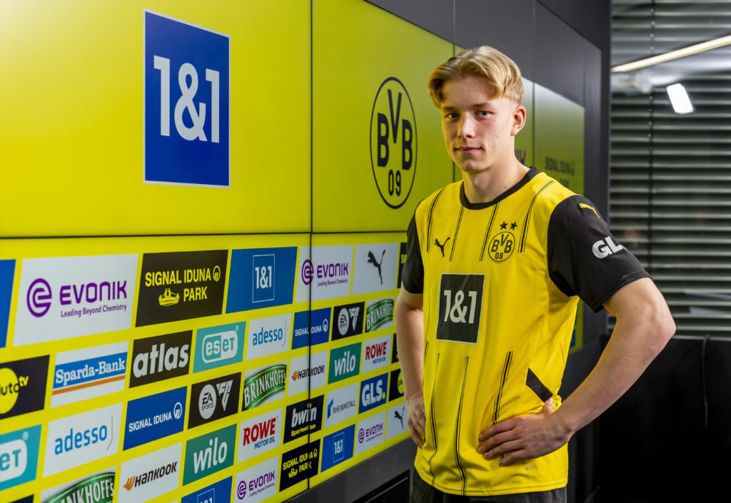 Borussia Dortmund Unveils New Signings