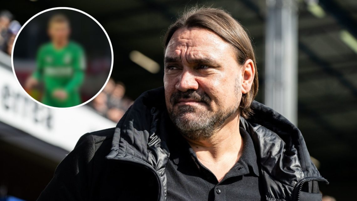 Daniel Farke, manager of Leeds United looks on during the Sky Bet Championship match between Queens Park Rangers FC and Leeds United FC at Loftus R...
