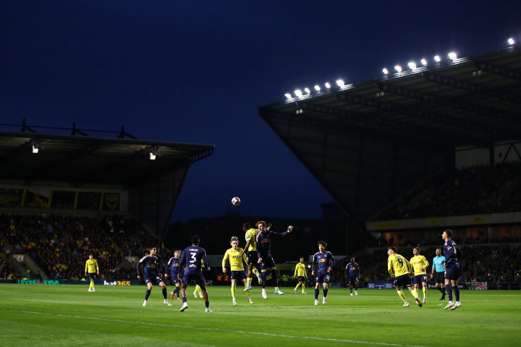 Oxford United FC v Leeds United FC - Sky Bet Championship