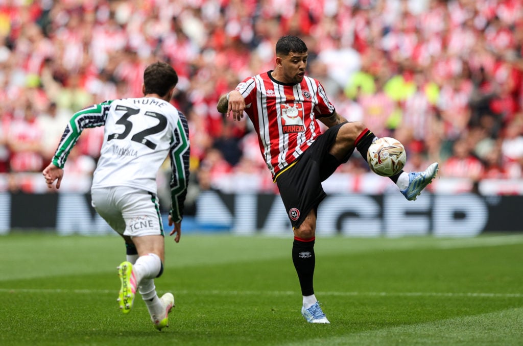 Gustavo Hamer in action for Sheffield United.