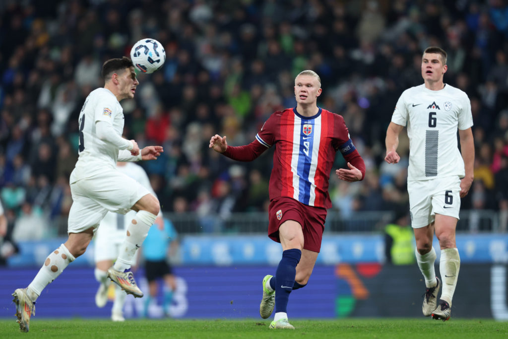 Jaka Bijol and Erling Haaland do battle.