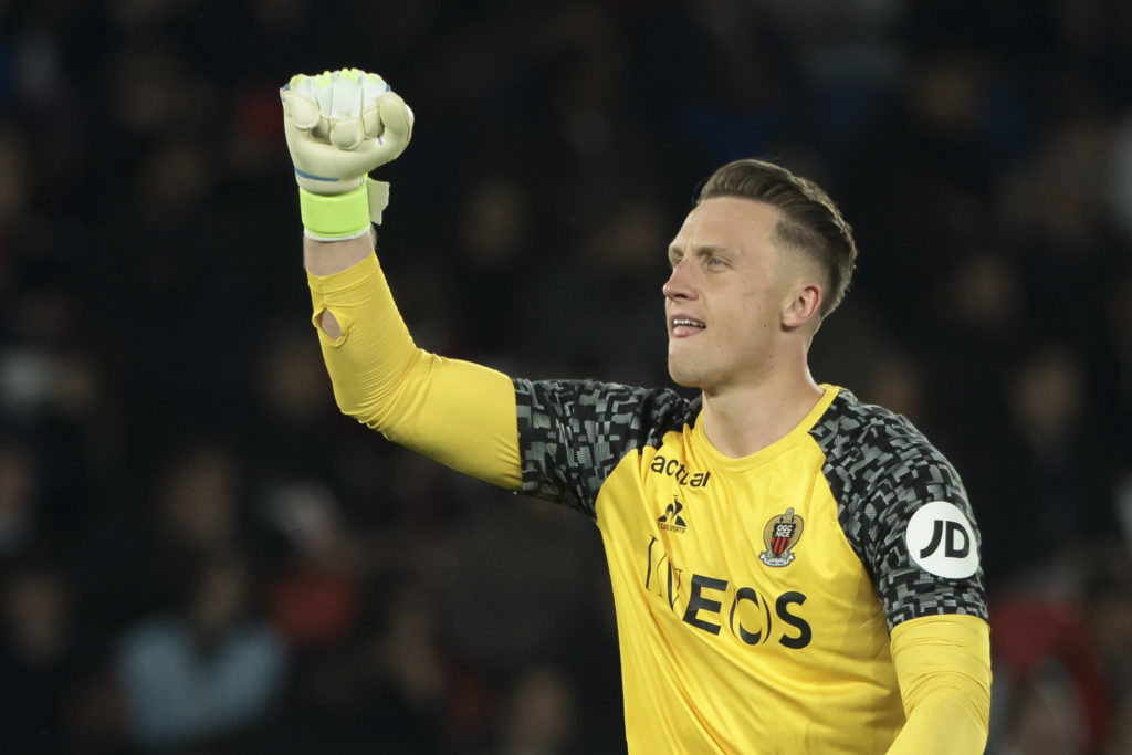 Marcin Bulka celebrates during a Nice match.
