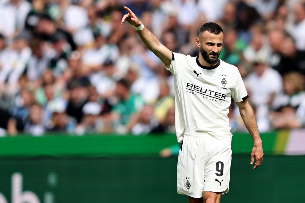 Franck Honorat takes on Wolfsburg for Gladbach.