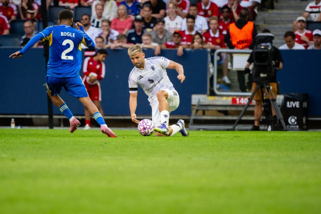 Jayden Bogle challenges Luke Shaw for the ball in Leeds vs Man Utd.