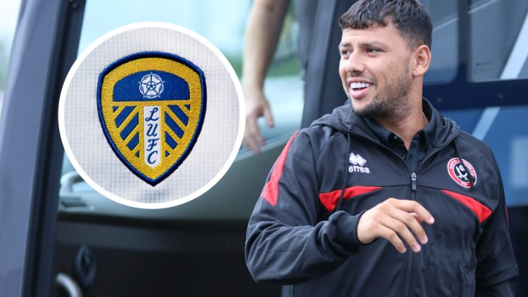 Sheffield United player Gustavo Hamer steps off the team coach. Inset a picture of the official club badge of Leeds United.