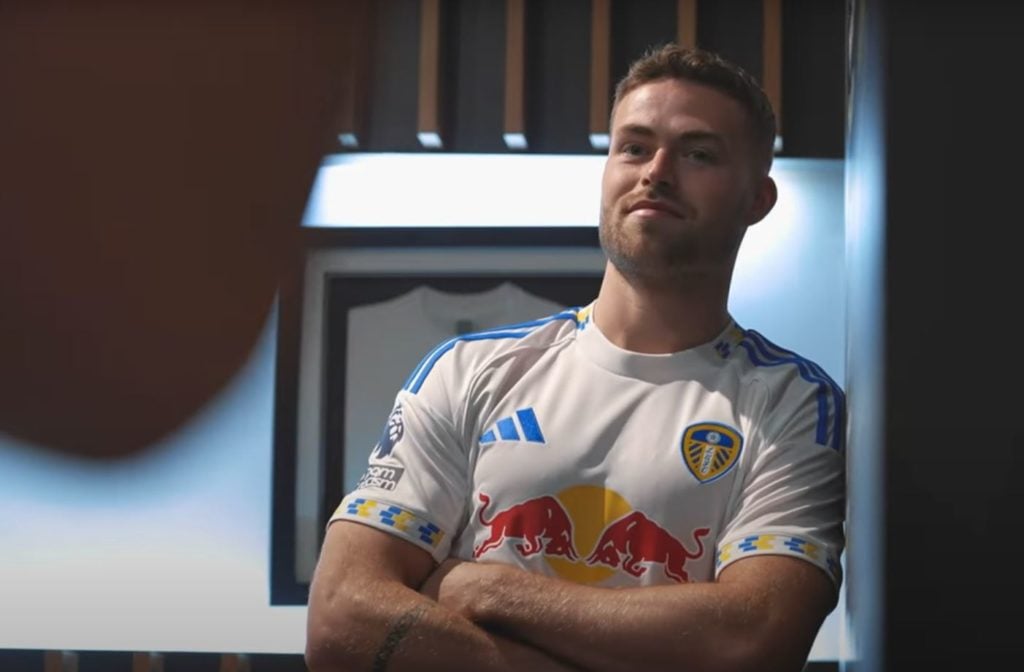 Gabriel Gudmundsson folds his arms in a Leeds United shirt.