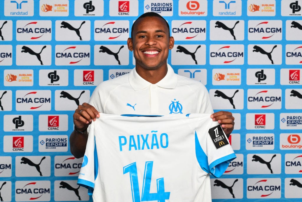Igor Paixao signs for Marseille.