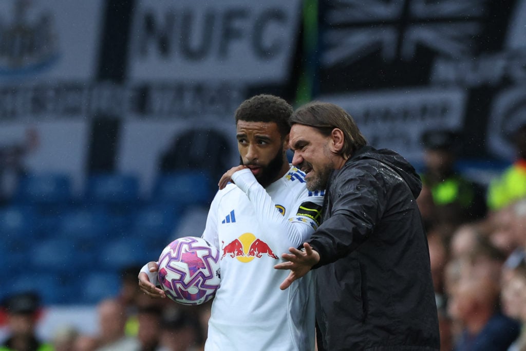 Leeds United's German head coach Daniel Farke (R) talks with Leeds United's English defender #02 Jayden Bogle (L).