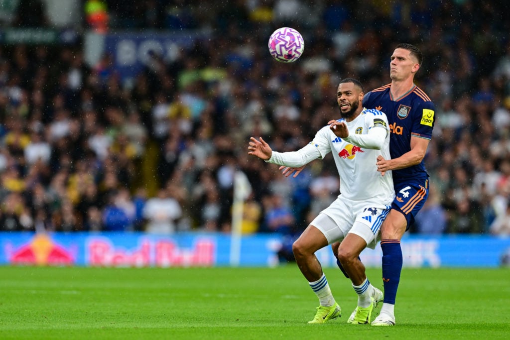 Lukas Nmecha battles with Sven Botman for a ball.