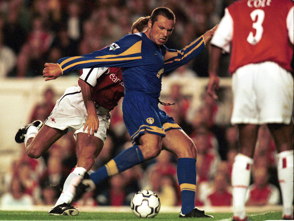 Mark Viduka shoots during Arsenal v Leeds