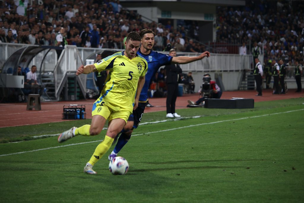 Gabriel Gudmundsson in action for Sweden.