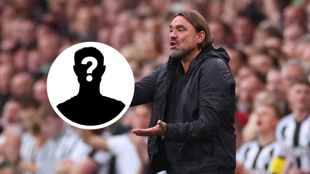 Daniel Farke delivers instructions during a Leeds game.