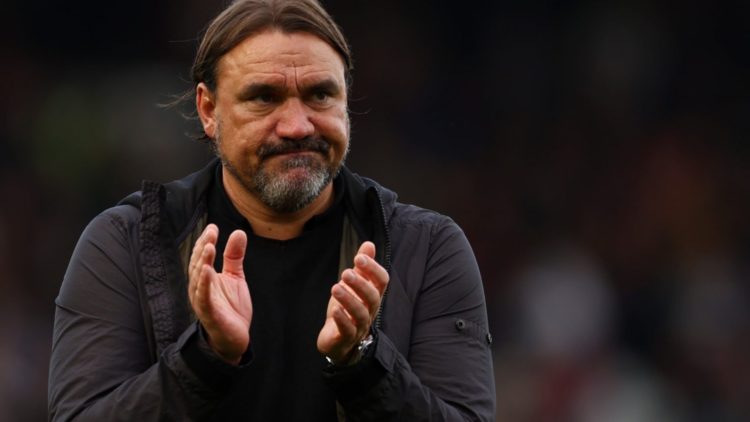 Daniel Farke applauds the Leeds support.