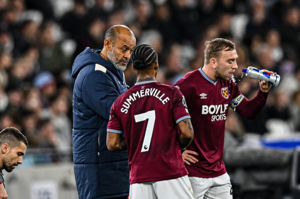 West Ham manager Nuno Espirito Santo speaks to Crysencio Summerville.