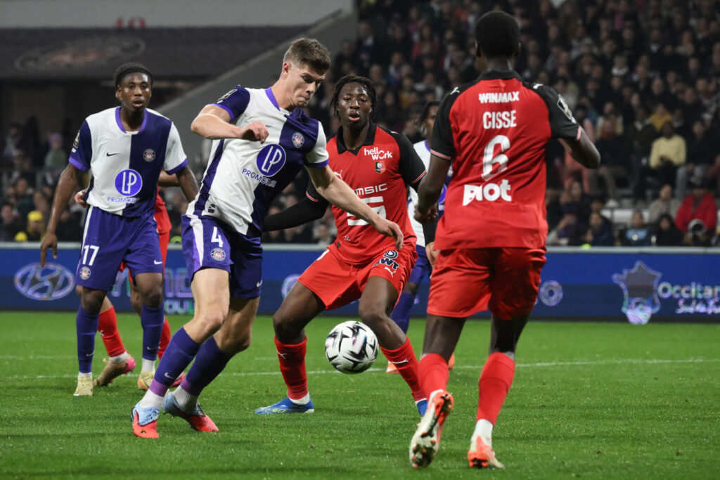 Charlie Cresswell scores for Toulouse against Rennes.