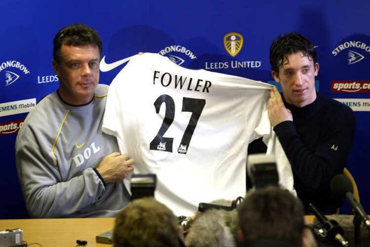 30 Nov 2001: Leeds United manager, David O''Leary, and Robbie Fowler hold up Fowler's new shirt at a press conference announcing Fowler's signing f...