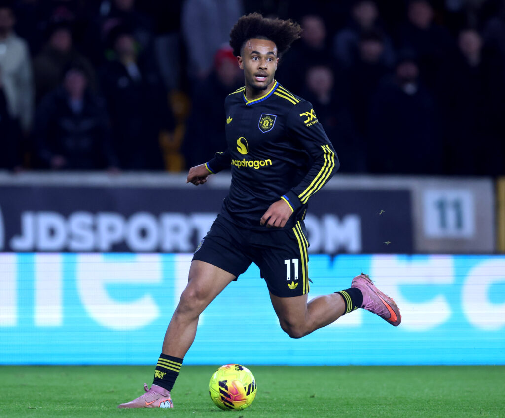 Joshua Zirkzee in action.