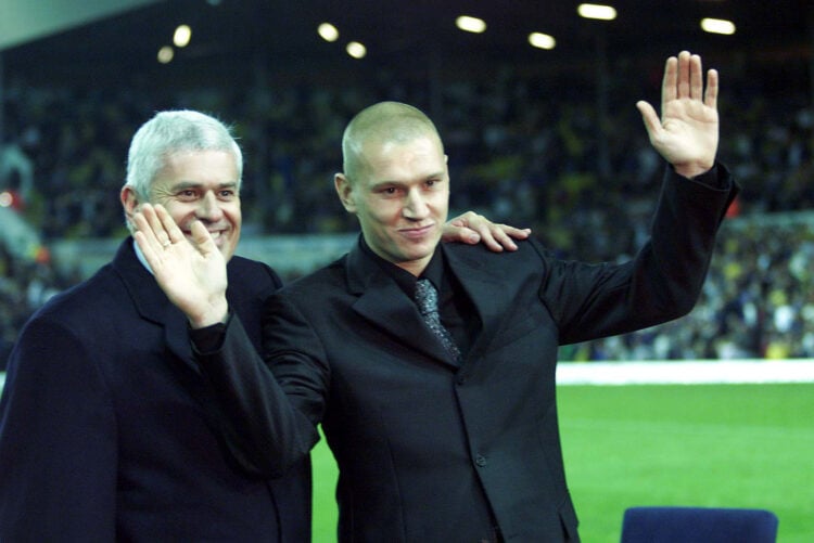 18 Oct 2001:   Chairman Peter Ridsdale with new signing Seth Johnson of Leeds during the Leeds United v Troyes UEFA Cup second round, First leg mat...